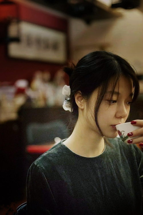 中国女排出战前集体合影致敬前辈，中国女排出征队员名单