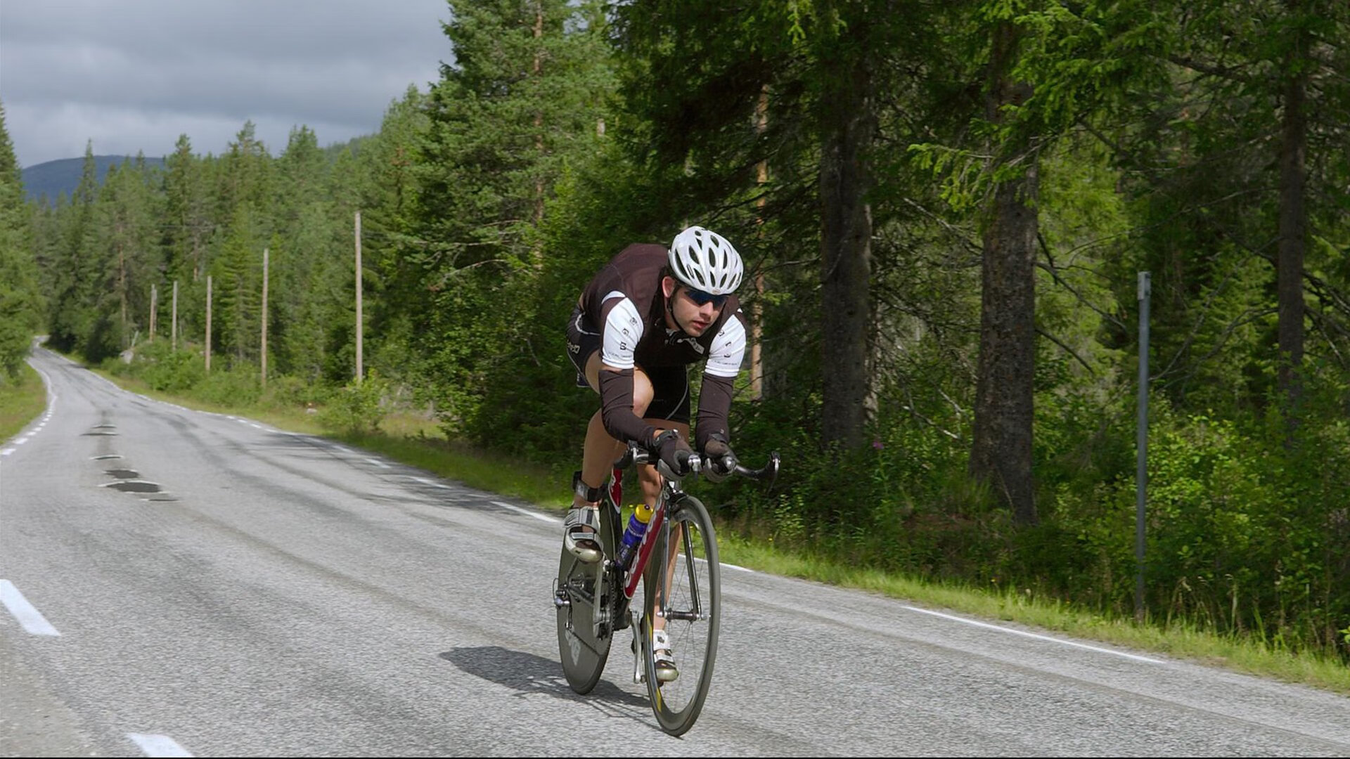 “传奇车队”背后的故事：那些被铭记的辉煌时刻，传奇汽车公司游戏彩蛋