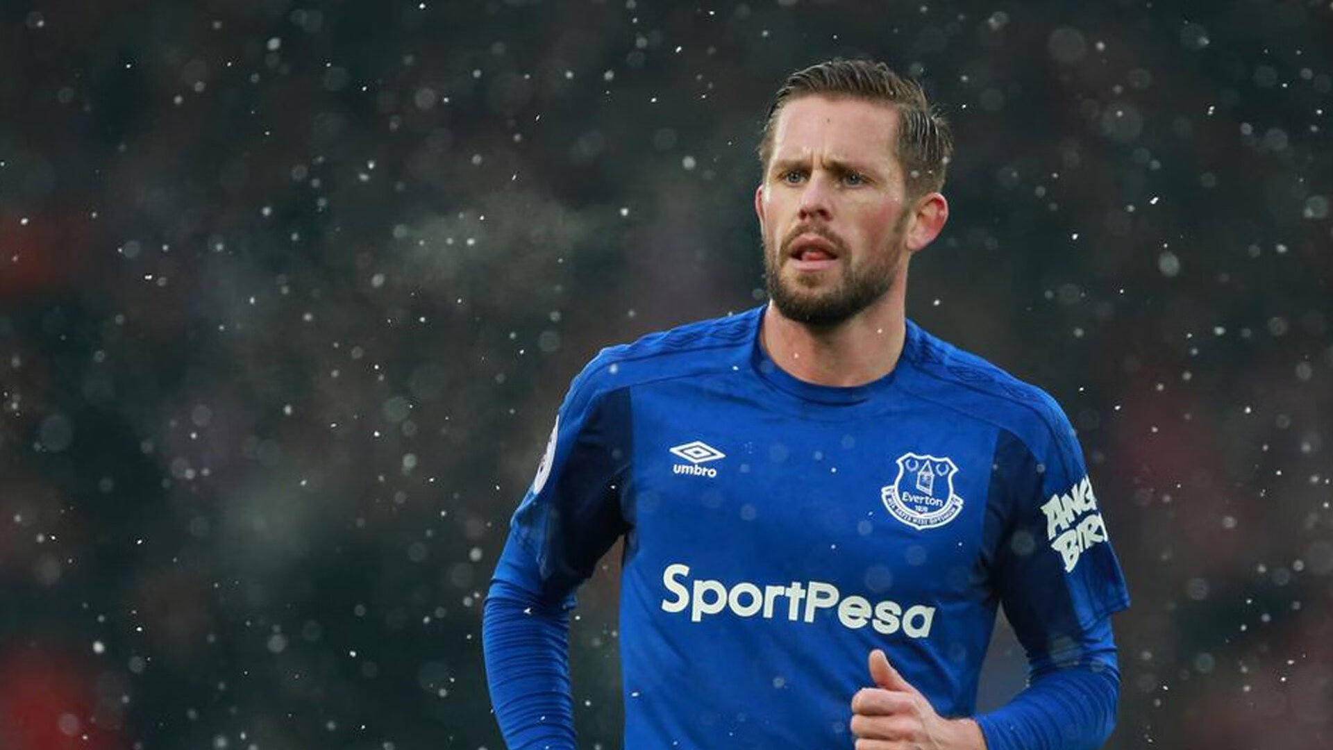 “意甲领头群逐鹿，争夺激烈平分秋色”，意甲争4