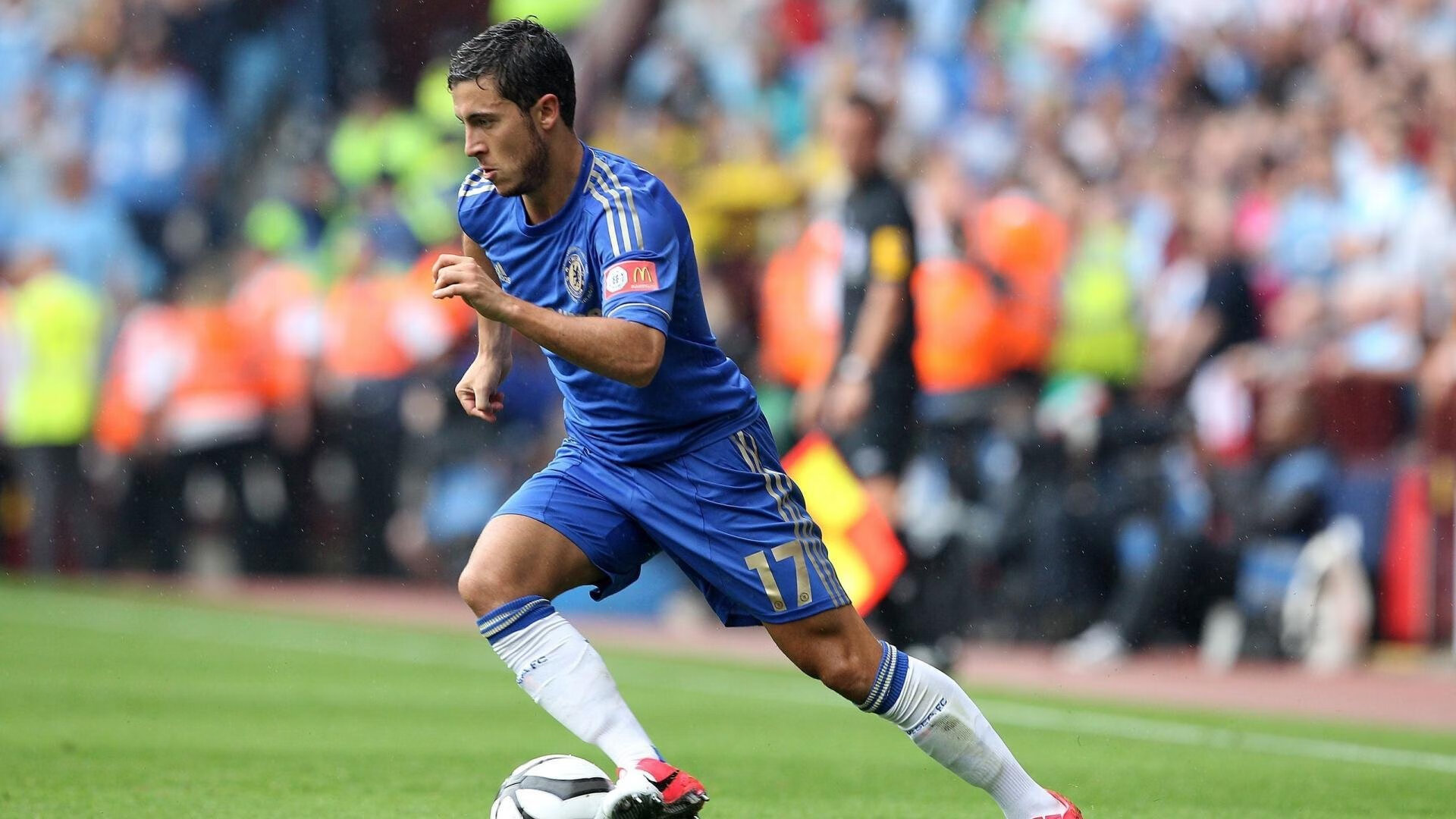 “球场秘诀：高手教你投篮技巧”，篮球怎样投篮更精准教学视频